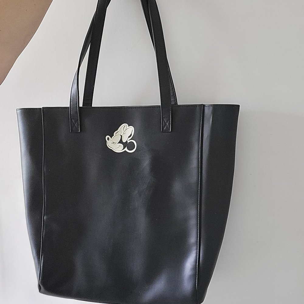 Like new black shoulder bag with minnie mouse on it